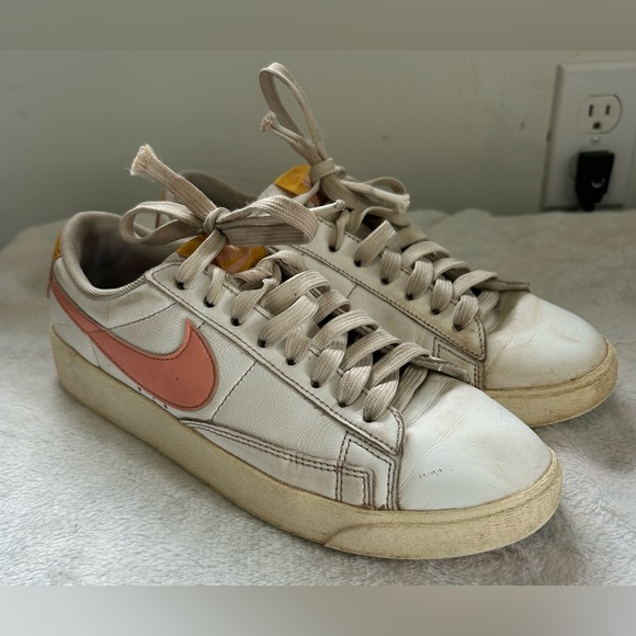 WOMEN’S NIKE BLAZER LOW SNEAKERS - Picture 2 of 8